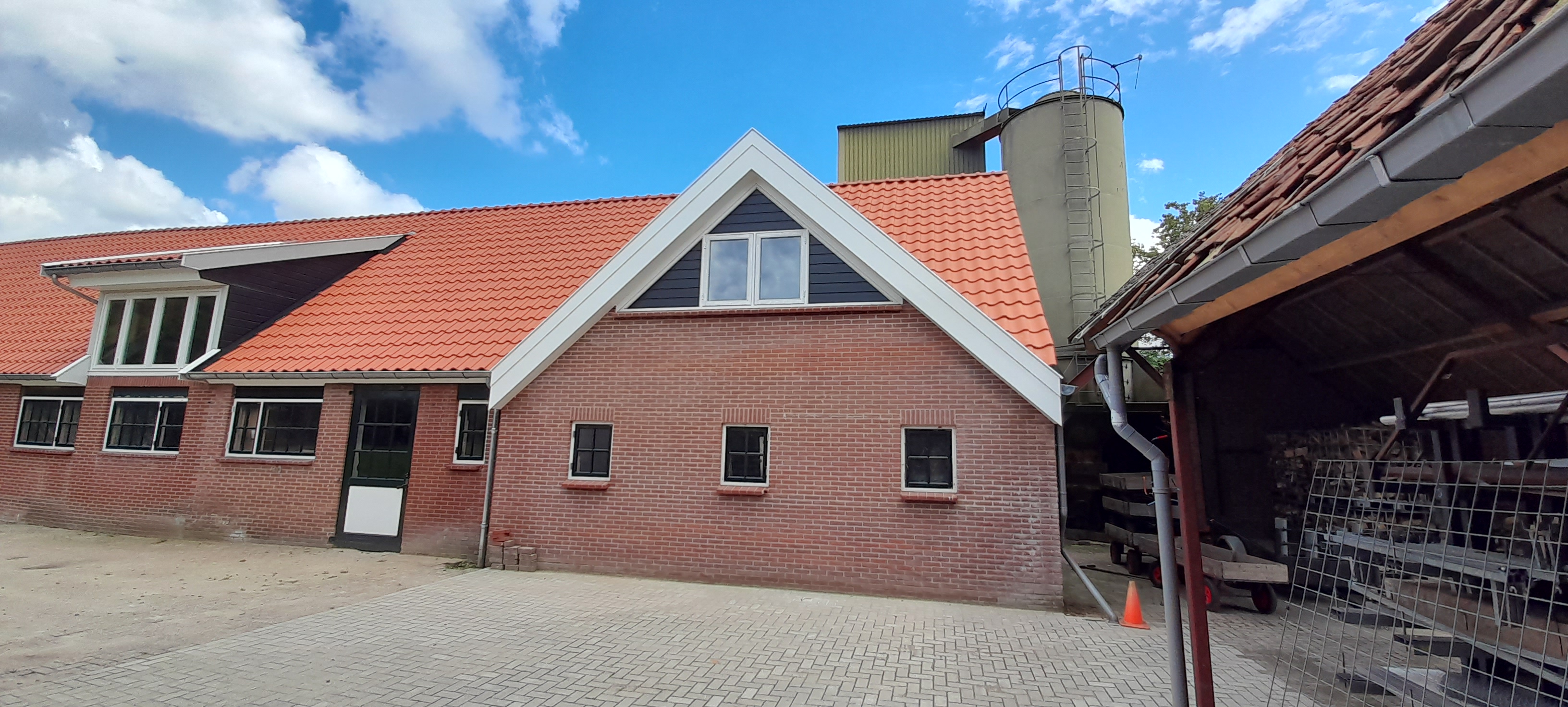 Restauratie en verduurzaming hellend dak en dakkapellen Weerselo fase 1 foto
